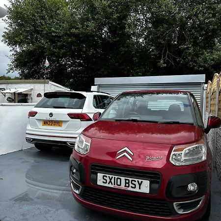 Clare Street - 3 Bedroom House With Private Parking Merthyr Tydfil Extérieur photo