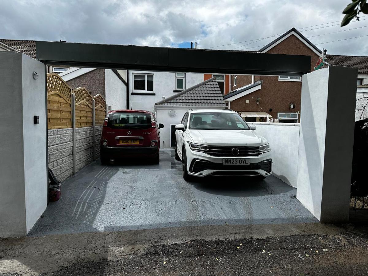 Clare Street - 3 Bedroom House With Private Parking Merthyr Tydfil Extérieur photo